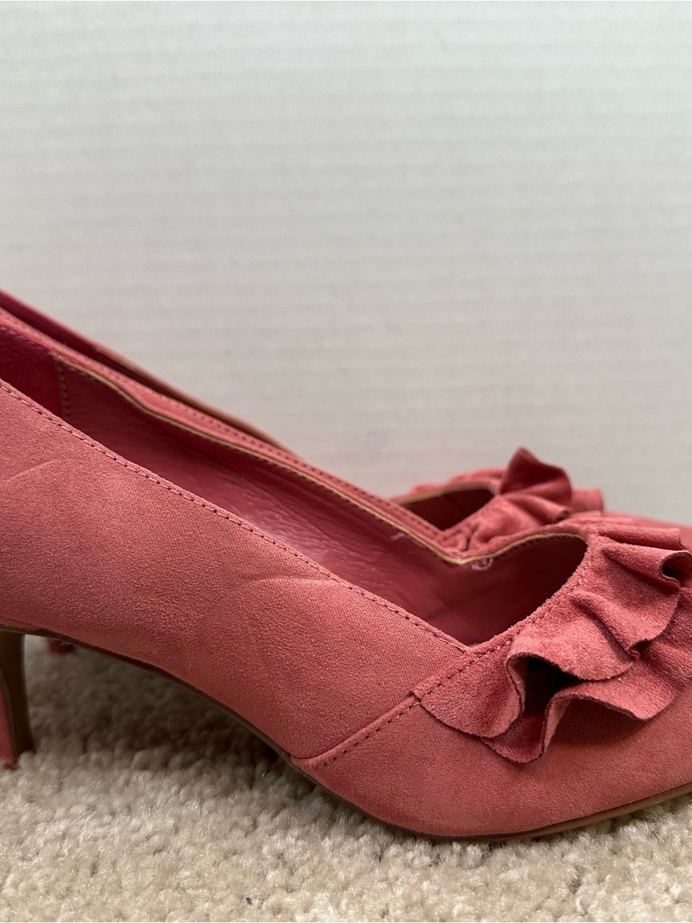 Kaari Blue Coral Pink Ruffle Pointed heels, size 8.5, new without box - Picture 3 of 6